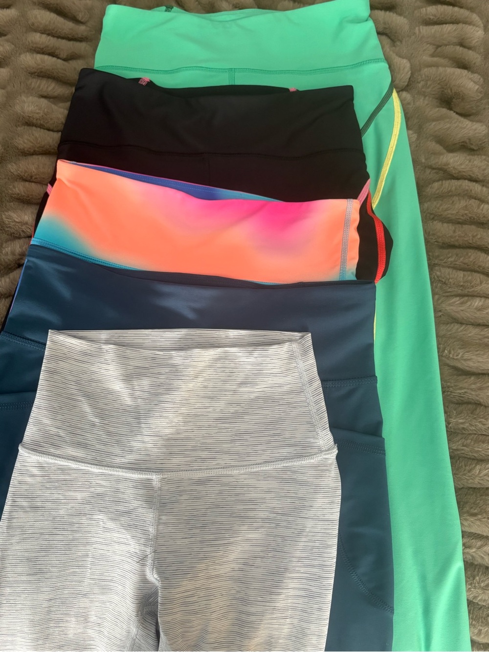Old Navy Lot of 5 Leggings and 1 pair Lululemon